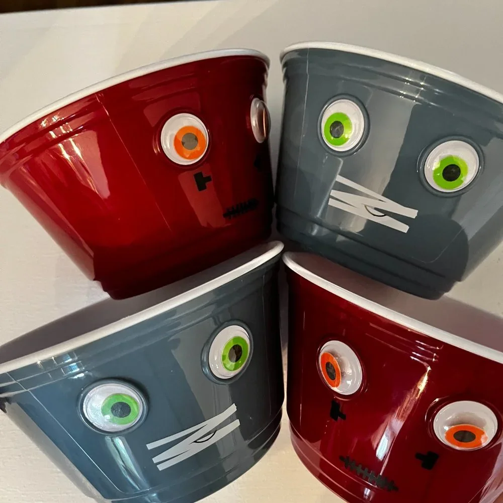 Plastic Google-Eyed Snack Bowls‎ - Set of 4 (new)
